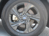純正17インチアルミホイール。 タイヤサイズは225/60R17