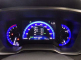 とっても見やすいメーターです。夜間時はラグジュアリーな気分にさせてくれる照明が魅力ですので、夜のドライブも楽しみになりますよ♪