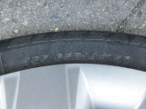 タイヤサイズは、155/65R14です。