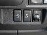 運転席の右側にはヘッドランプレベライザー、VDC、アイドリングストップのスイッチが付いています。