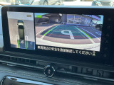 空から車を見たような「アラウンドビューモニター」!車の周りが一目で確認できるので、小さなお子様や障害物があっても安心して乗ることができます。