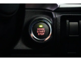 エンジンスタートをスマートにブレーキを踏んだらプッシュするだけです、キーはバックの中で大丈夫です。
