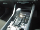 マニュアルモード付6速ATを搭載。ドライブセレクションスイッチにてよりダイレクトな走行モードにも切り替えも出来ます。