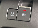 電動パーキングブレーキとオートブレーキホールド機能(信号待ち等でブレーキを踏み続けなくても自動的にブレーキ力がキープされる機能です)
