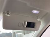 運転席メイクアップミラー