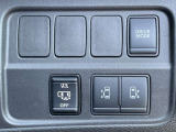 両側オートスライドドアです。インテリジェントキーや運転席のスイッチで簡単にドアの開閉ができるので、とても便利な装備です♪