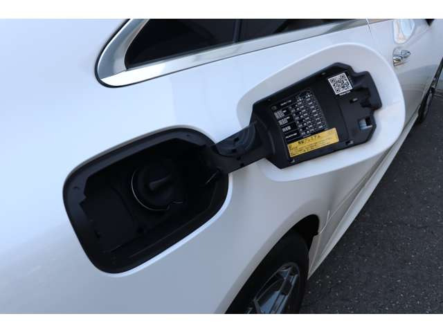 メルセデス・ベンツ Eクラスクーペ E200 スポーツ (BSG搭載モデル) の