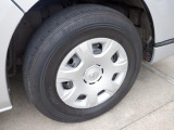 ノーマルタイヤが装着しております。(右前)