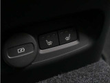 リアシートにもシートヒーターを装備。4席全てで独立した調整が可能です。