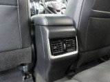 後席用にもエアコンの吹き出し口があり快適です。どの席に座っても快適なドライブが楽しめます♪