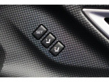 運転席のシートポジションメモリー機能は、登録済みの運転者と交代しても、シートポジションの変更の手間がかかりません。