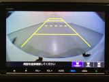 バックでの車庫入れも安心です! リアカメラが付いているバックモニター付のナビを装備しております。操作線もついており距離感も画面から確認できます。
