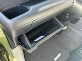 収納もバッチリ!小物が散乱しがちな車内もスッキリさせる事ができますね♪