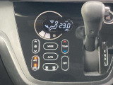 ◆エアコン◆温度の設定をしてAUTOボタンを押すだけ簡単。車内を快適な温度に保ってくれます