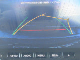 ステアリング連動ガイドライン付きバックカメラを装備。