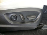 運転席パワーシート搭載。微妙な調整が手軽にでき、ピッタリのポジションで運転することが可能です。