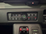 車内の温度を快適に調整するオートエアコンが装備されております。
