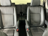 シート間が通路になる2列目キャプテンシート。3列目への移動も簡単