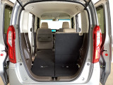様々なパターンにアレンジができるラゲッジスペース♪お荷物の大きさや量・状況に合わせてアレンジできますので、とっても使い勝手良好ですよ♪タップリ積んで、楽しいお出かけを♪