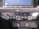オートエアコン装備。温度設定をしておけば風量・吹出し口を自動で調整してくれるので車内はいつも快適です。