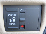 オートスライドドアです!ワンプッシュでスライドドアが開閉します!とっても便利な機能です!