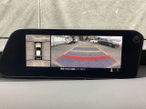 狭い場所での駐車やすれ違いなどでより的確な運転操作に役立つ360&deg;ビューモニターが装備されています。