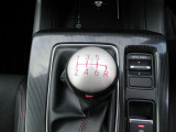 スポーティなドライビングが楽しめるフロア6速マニュアルミッション搭載です!前後に操作するドライブモードスイッチで走りのモードを選択可能!
