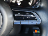 前走車両の速度に合せて、自車の速度を調整できる「MRCC(マツダレーダークルーズコントロール)」を装備しています。