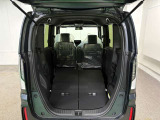 2列目シートを倒すと長さのある荷物も収納が可能です。