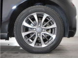 アルミホイール装着車です!これで足元まわりもおしゃれにきまります!