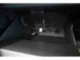 グローブボックス内にはナビ接続用USBがあります
