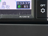 日産純正ナビゲーションのMJ120D-Wが付いています。