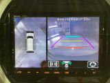 狭い場所での駐車やすれ違いなどでより的確な運転操作に役立つ360&deg;ビューモニターが装備されています。