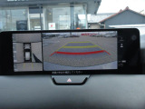 360&deg;ビューモニターを搭載しています。パーキングセンサーと合せてお使いいただくことで、安全、安心にお車の取り回しを行っていただけます。