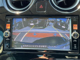 バックビューモニターです。後方ので周囲を確認でき、駐車時のクルマの位置確認がスムーズになります。