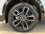 アルミホイール付!鉄ホイールと違って軽いので燃費にも影響してきます。ガソリンの高騰に少しは貢献します!デザインもさり気なく、スタイリッシュな感じとなっています。