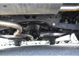 車両後方からの下回りです。マフラー防錆塗装や下回り防錆施工等も可能でございます。
