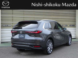 背面からも感じられる完成度の高さ。CX-80は、走行性能とデザイン性の両立を通して、所有する人の信頼やこだわりを映し出します。