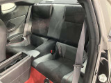 広々とした後部座席です♪気になるキズや汚れなどなく良好な状態です。