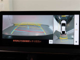 パノラミックビューモニター付きです。車両を上から見たような映像をモニター画面に表示。運転席からの目視では見にくい、車両周辺の状況をリアルタイムでしっかり確認できます。