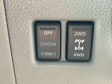 2WD、4WD切替スイッチとSNOWモードON、OFFスイッチです。