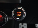 エンジンスタートをスマートにブレーキを踏んだらプッシュするだけです、キーはバックの中で大丈夫です。
