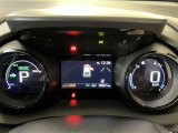 とっても見やすいメーターです。夜間時はラグジュアリーな気分にさせてくれる照明が魅力ですので、夜のドライブも楽しみになりますよ♪