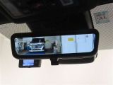 デジタルインナーミラー付き。後方視野角が広く、後席に同乗者がいても後方を確認しやすく安心です。
