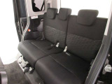 コンパクトながらリアシートもスペースをしっかり確保!徹底洗浄、消臭・除菌も実施済み。