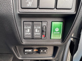 両側電動スライドドア、荷物で手が塞がるなど簡単にドアの開閉が出来ます。何より力いらずで開閉OK、女性やお年寄りにも優しい。電動機能はOFFにもできますから元気なお子様の駆け出しも安心。