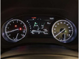 とっても見やすいメーターです。夜間時はラグジュアリーな気分にさせてくれる照明が魅力ですので、夜のドライブも楽しみになりますよ♪