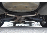 車両後方からの下回りです。マフラー防錆塗装や下回り防錆施工等も可能でございます