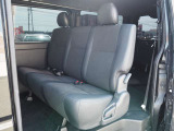 広々とした2列目は居住性が高く、快適なドライブが楽しめます♪