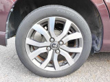 純正アルミホイールを装備したタイプです。